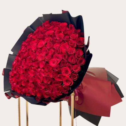 90 Red Roses - Black Classic Bouquet