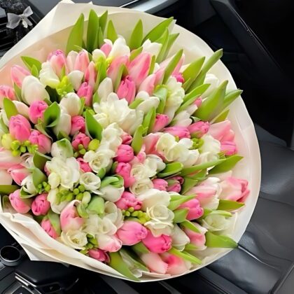 Bouquet – Pink & White Tulips in Simply Serene