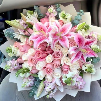 Roses & Lilies Bouquet in Lilliana